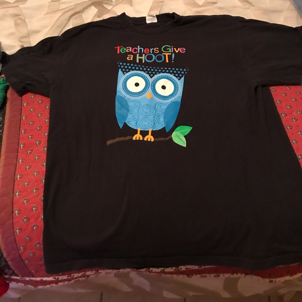 XL black teacher shirt with owl